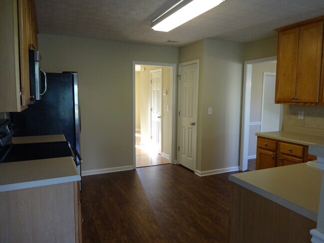 Building Photo - 1302 River Club Dr NE