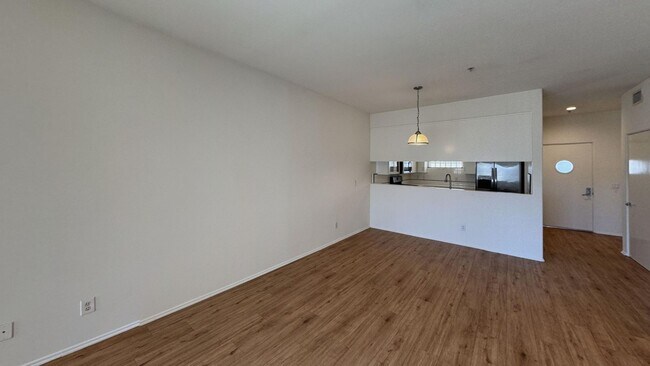 Foto del edificio - 127-133 S. Flores St.-4E