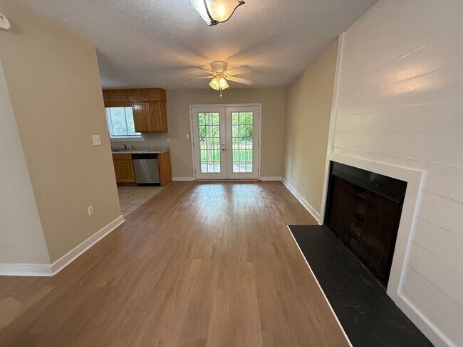 Building Photo - PRE-LEASING FOR AUGUST 2025!