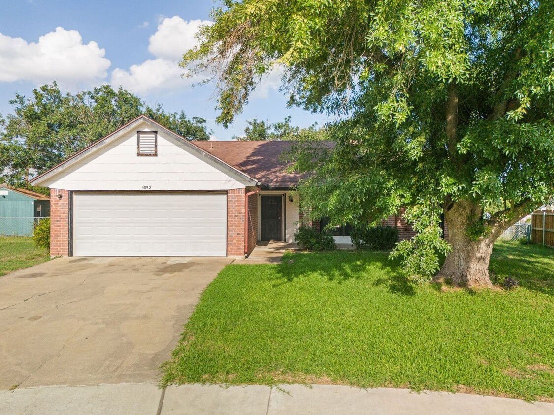 Foto principal - 4802 Canyon Cir