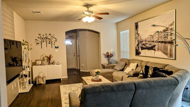 Foto del edificio - 2125 Windy Grove Dr