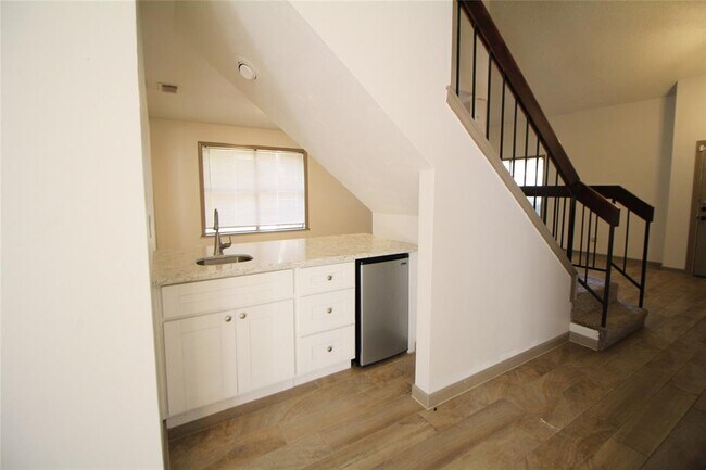 Building Photo - 5338 Pine Cliff Dr