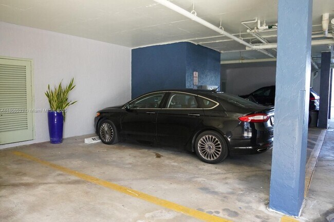 Foto del edificio - 16570 NE 26th Ave