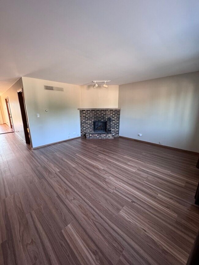 Foto del edificio - 539 N Lake St