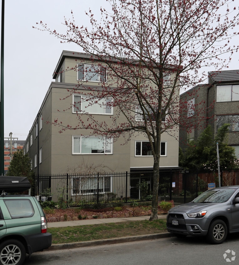 Photo principale - 1065 Burnaby St