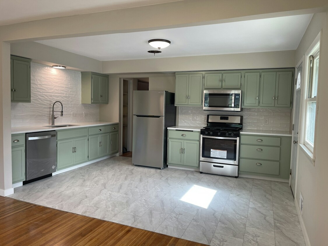 Foto principal - 7212 65th Ave N