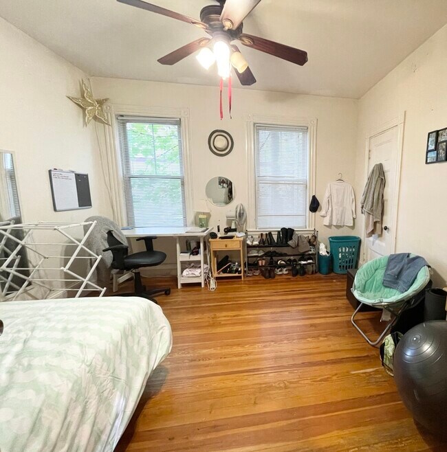 Foto del edificio - 112 Hillside St