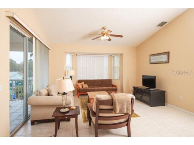 Foto del edificio - 5076 Oak Run Dr