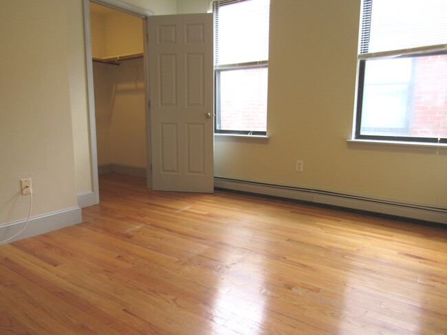 Building Photo - 6 Dorr St