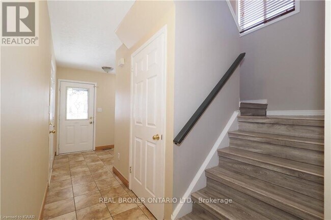 Photo du bâtiment - 258 Inverhuron Crescent