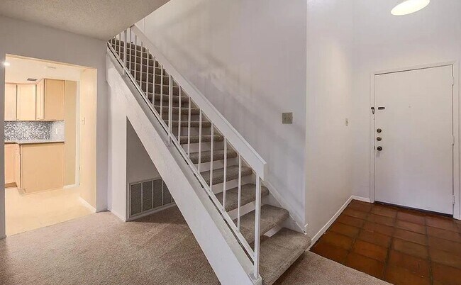 Foto del edificio - 8905 Trone Cir