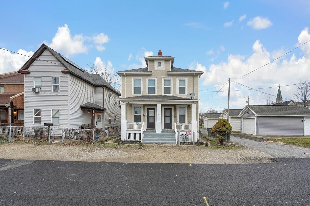 Primary Photo - 320-322-322 Stanaford Pl