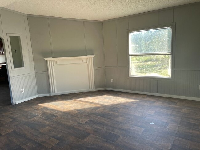 Building Photo - 3 BR 2 Bath 1,280 sq ft singlewide mobile ...