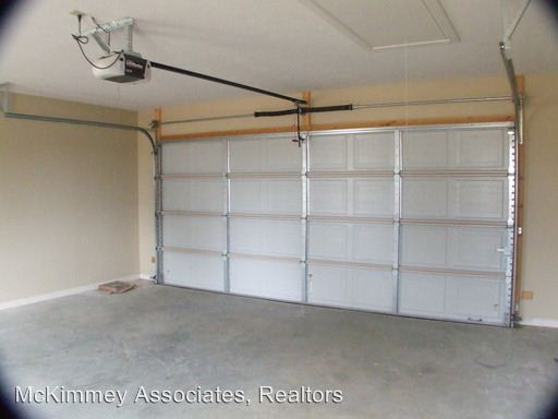 Building Photo - 8225 Shady Oak Ln
