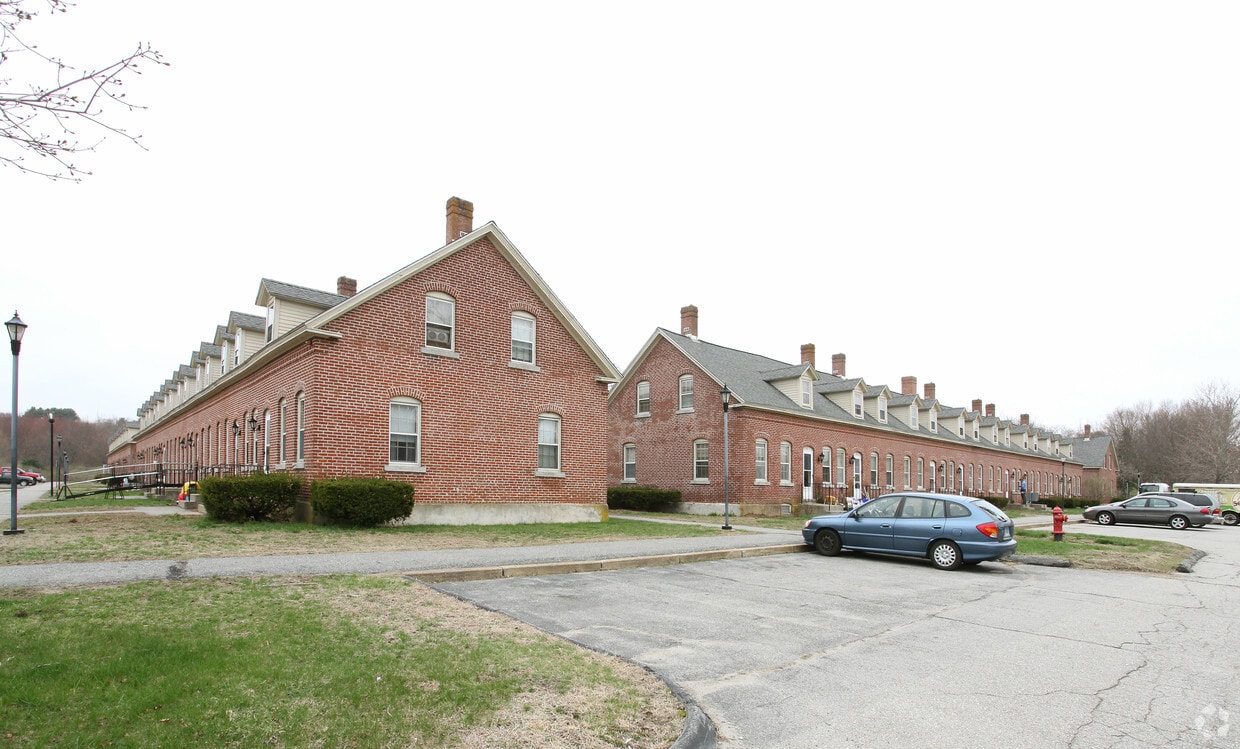 Quebec Square Village Apartments in Danielson, CT