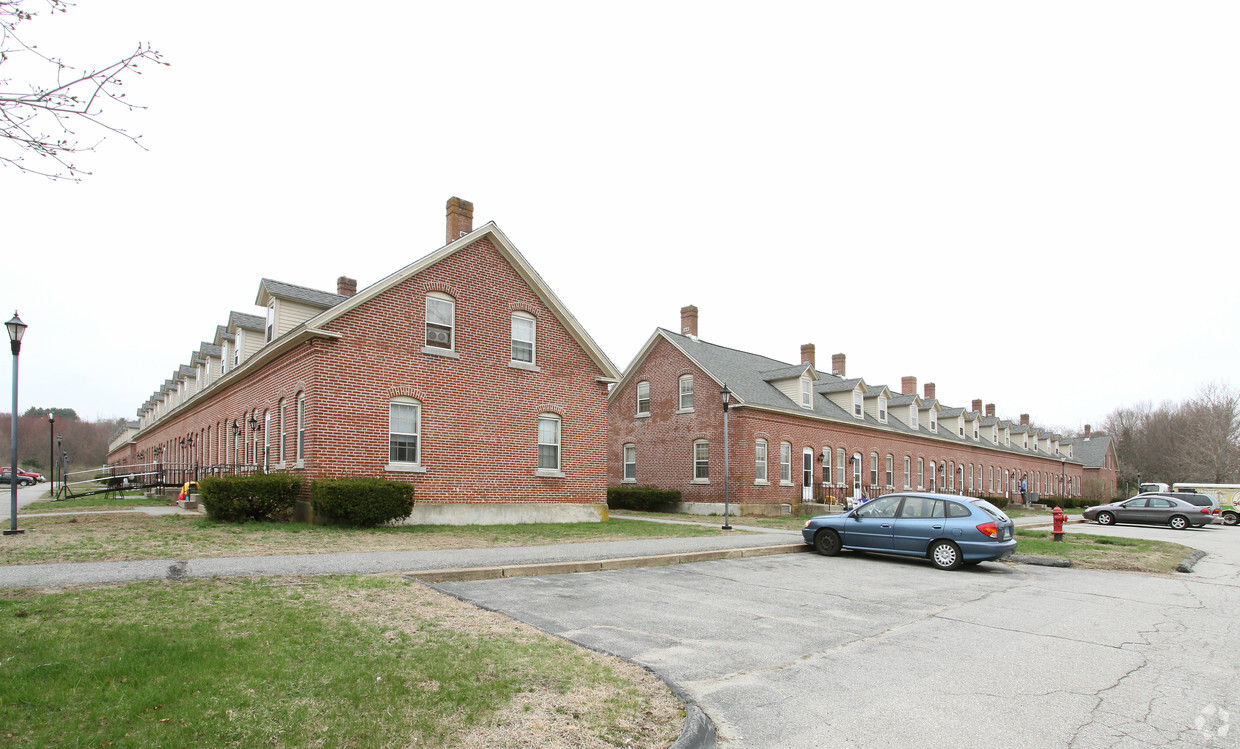 Primary Photo - Quebec Square Village