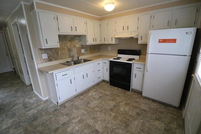 Building Photo - 1615 Winfield Park Dr