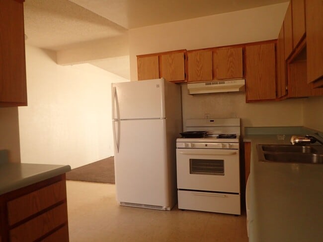 Building Photo - 2 bedroom with garage