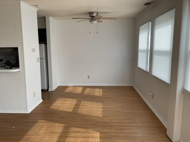 Foto del edificio - 540 Briar Manor