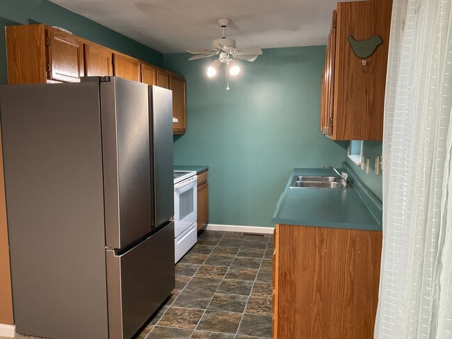Building Photo - 2123 Creekside Way