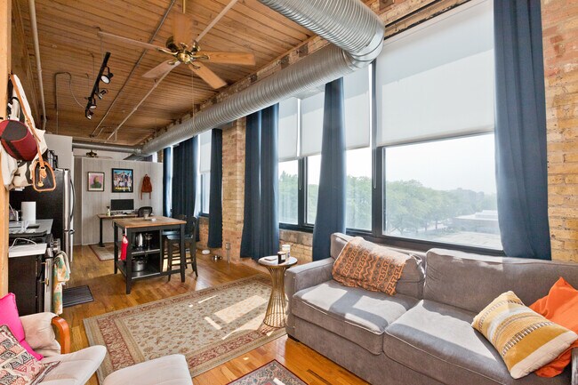 Foto del edificio - 2911 N Western Ave