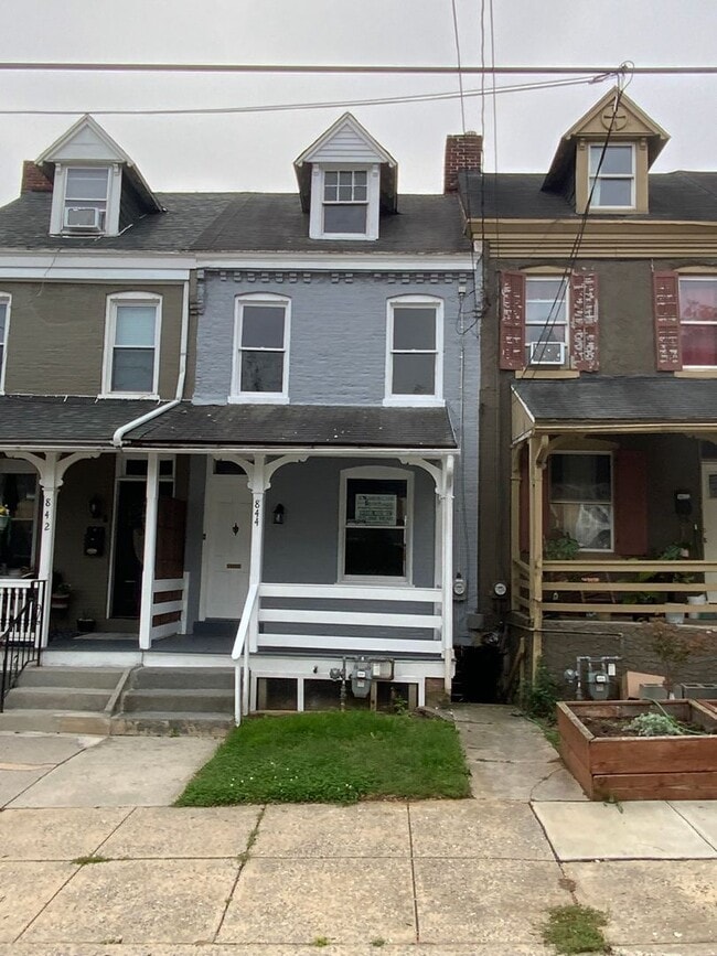 Building Photo - 844 4th St