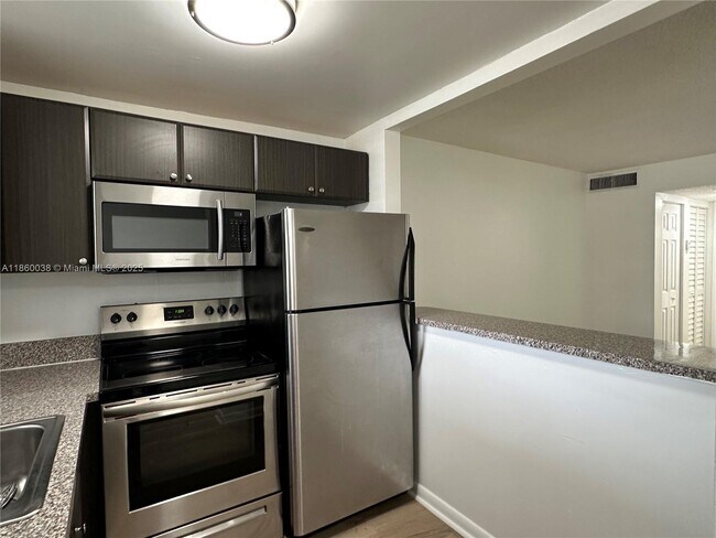 Foto del edificio - 5661 SW 36th Ct
