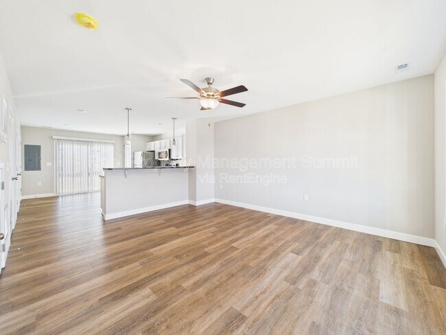 Foto del edificio - 1420 Circle Dr