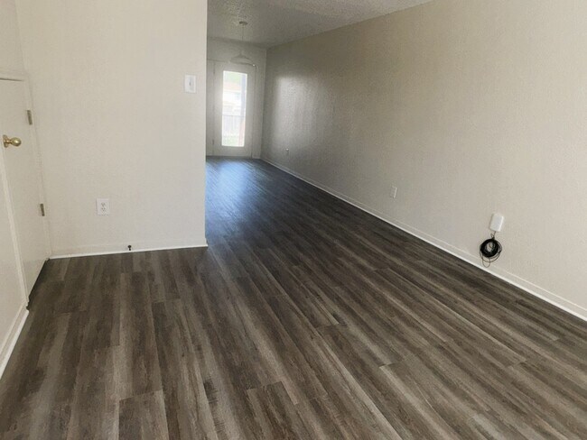 Foto del edificio - 1307 Monroe Loop