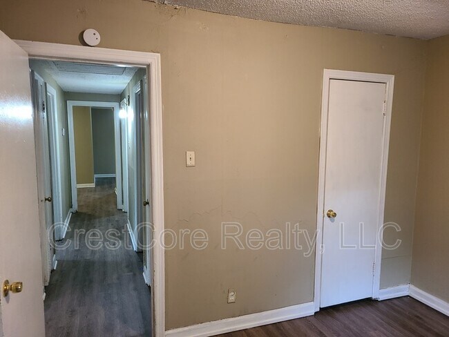 Building Photo - 217 Bettis St