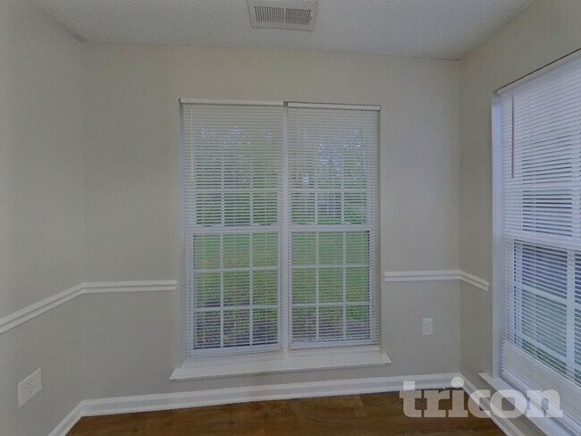 Foto del edificio - 4688 Falcon Chase Dr SW