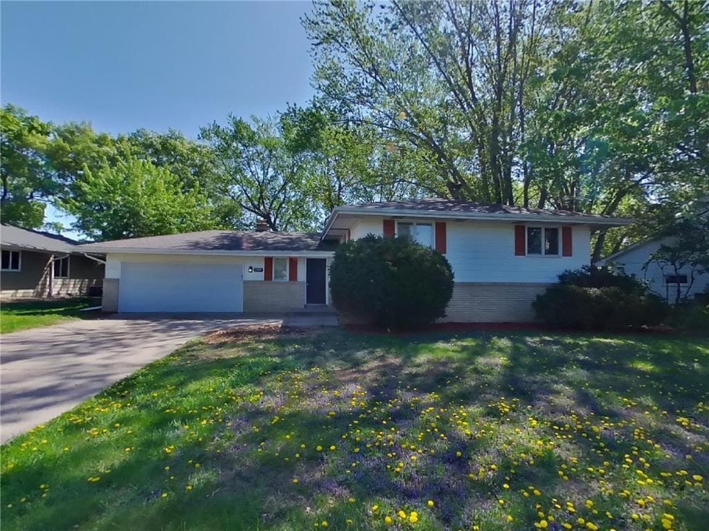 Primary Photo - 1397 Pinewood Dr