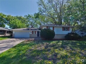 Building Photo - 1397 Pinewood Dr