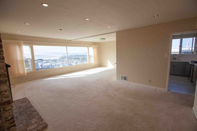 Building Photo - 620