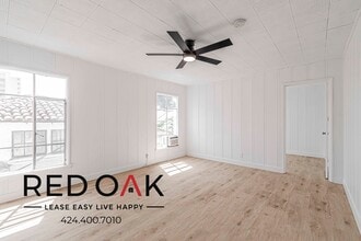 Building Photo - 1111 N Doheny Dr