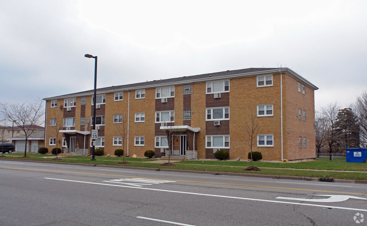 7859 S Natoma Ave, Burbank, IL 60459 Apartments in Burbank, IL