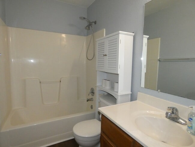 Building Photo - 265 Hazel Ct