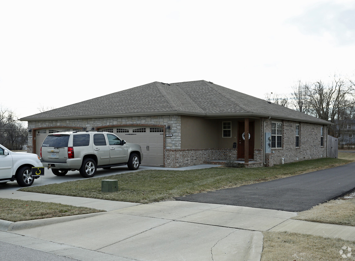 Building Photo - Golden Avenue Estates