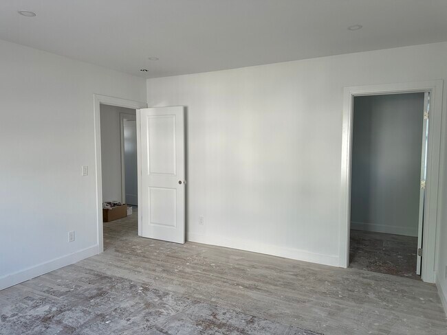 Building Photo - 69 Cos Cob Ave