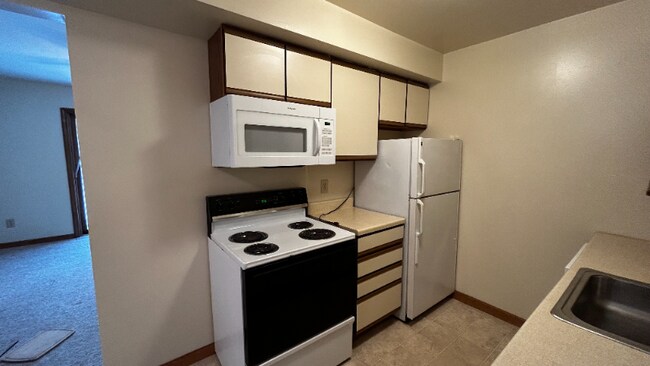 Building Photo - 916 Kings Rd