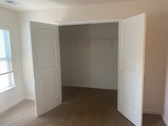 Building Photo - 215 Orange Pond Ct