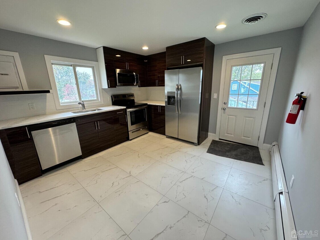220 Florence Ave Unit 2, Woodbridge Township, NJ 07067 Room for Rent