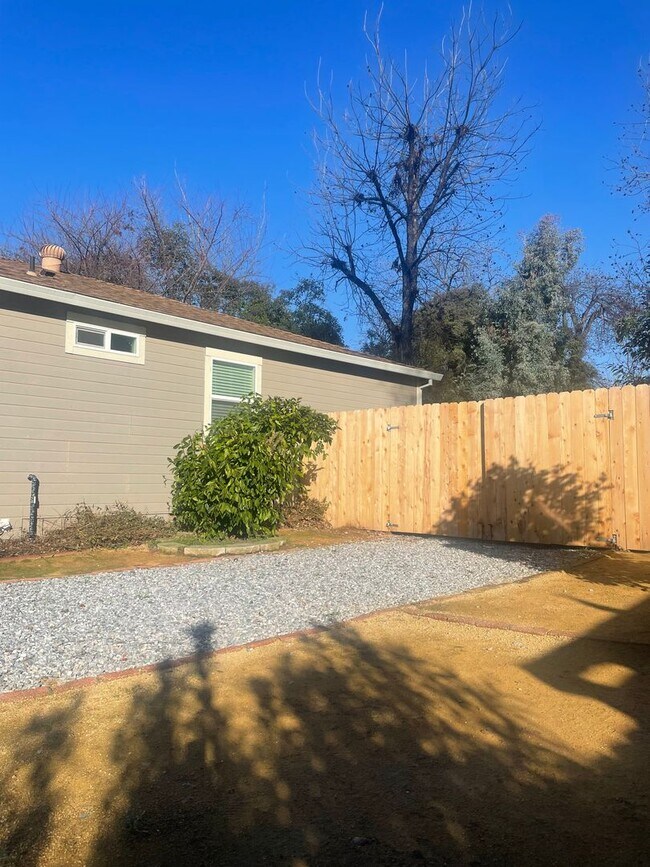 Foto del edificio - 5553 Elm Ln