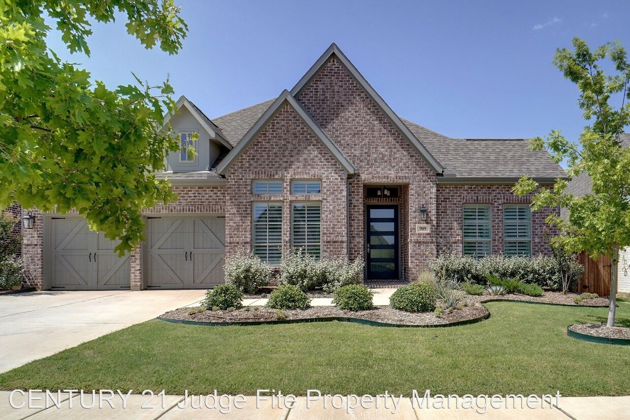Primary Photo - 4 br, 3.5 bath House - 909 Quail Hollow Av...
