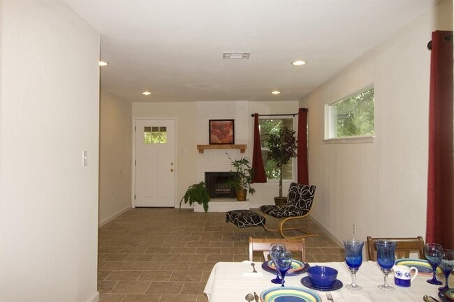 Building Photo - 2401 Burleson Ct