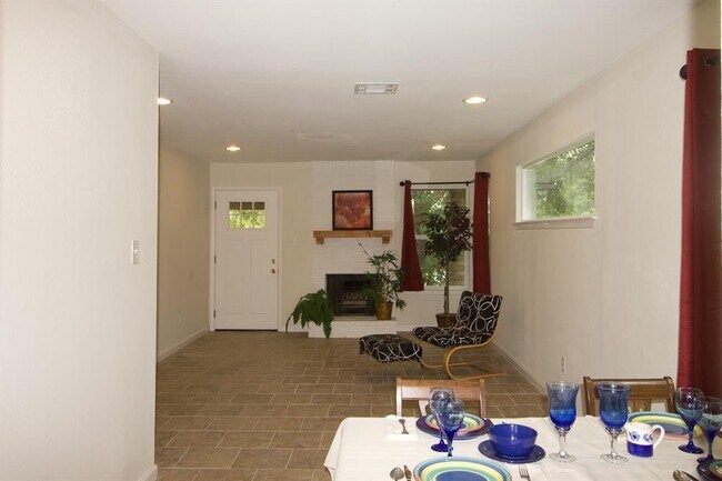 Foto del edificio - 2401 Burleson Ct