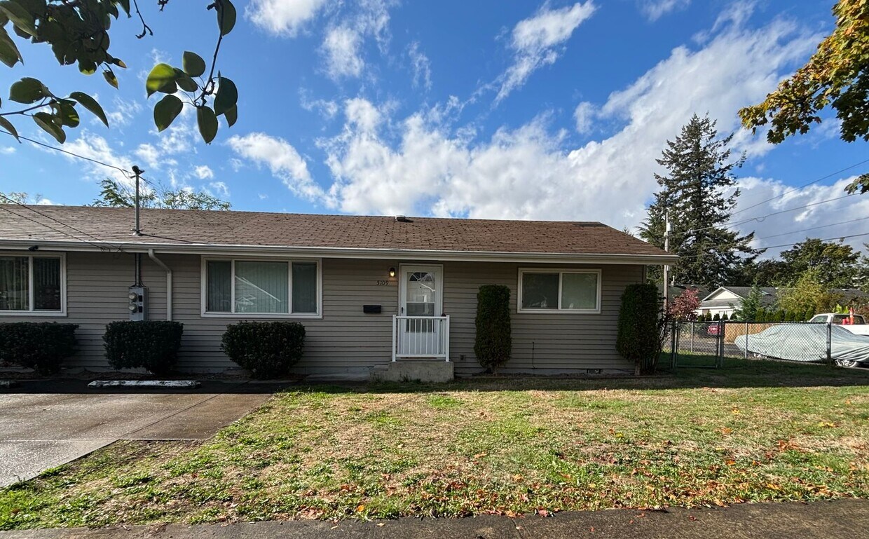 Primary Photo - Newly Update 2 Bedroom Home!