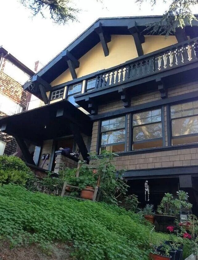 296 Park View Ter Unit 3, Piedmont, CA 94610 Apartments in Piedmont