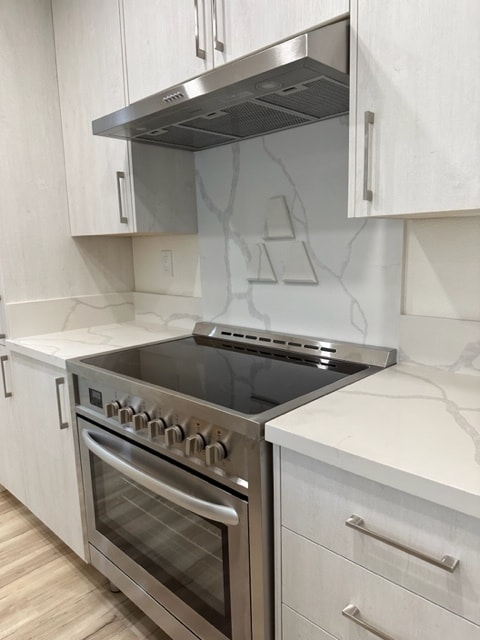 36" electric stove - 14115 Moorpark St