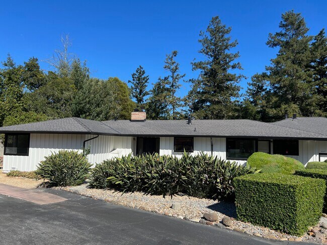 Foto del edificio - 680 Graham Hill Rd